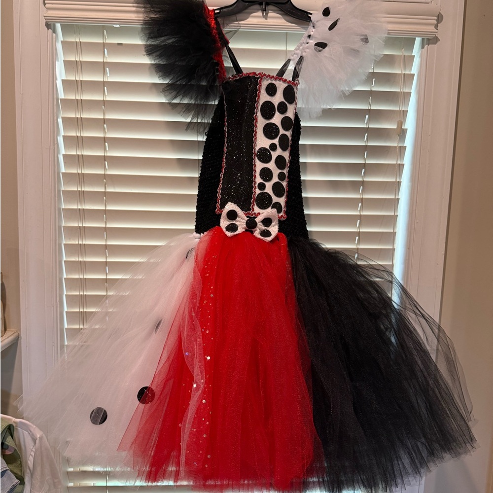 ADULT HALLOWEEN COSTUME CRUELLA DEVILLE Polka Dot Tulle DressRed, Black, White
